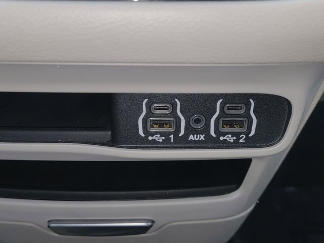Certified 2024 Chrysler Pacifica Touring-L image 21