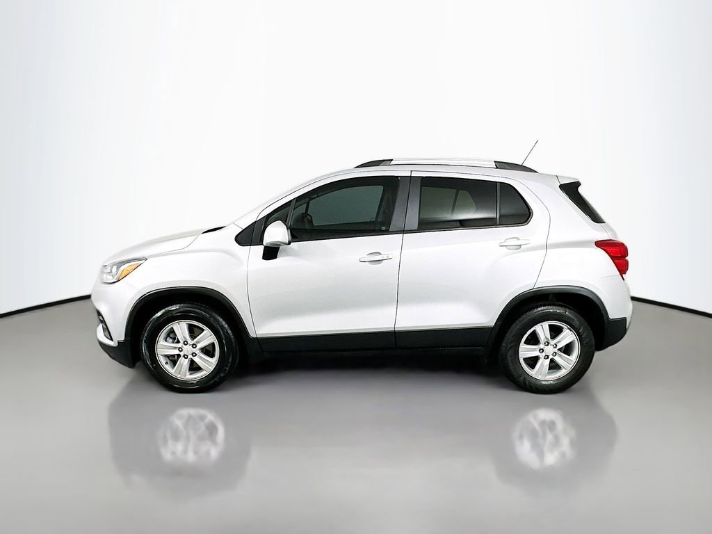 Used 2021 Chevrolet Trax LT w/ LT Convenience Package image 8