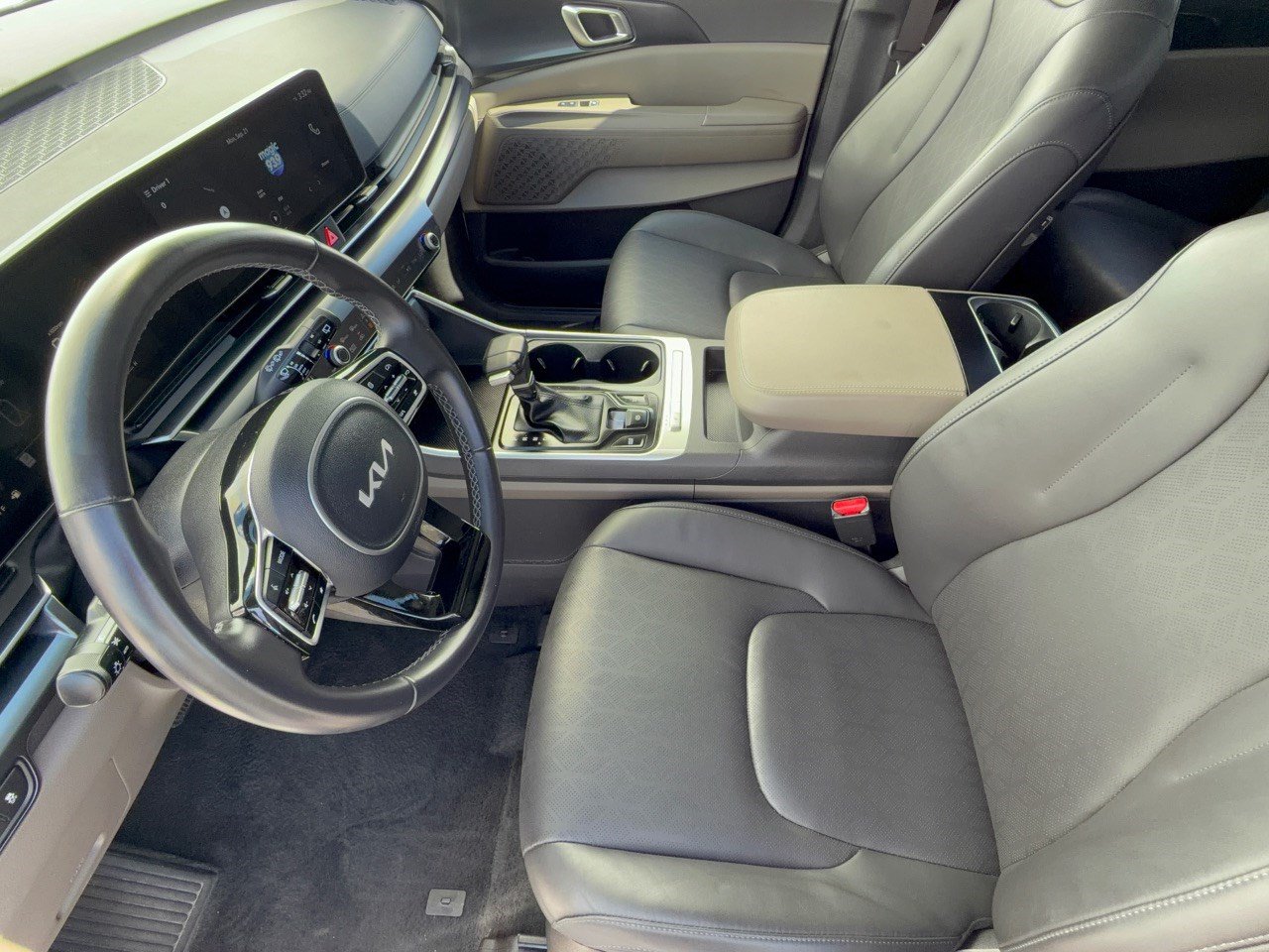 Used 2026 Kia Carnival FWD image 5