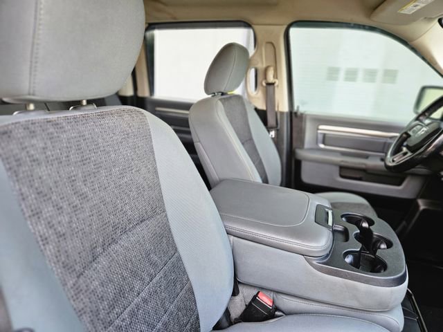 Used 2019 RAM 1500 Classic SLT w/ Luxury Group image 14