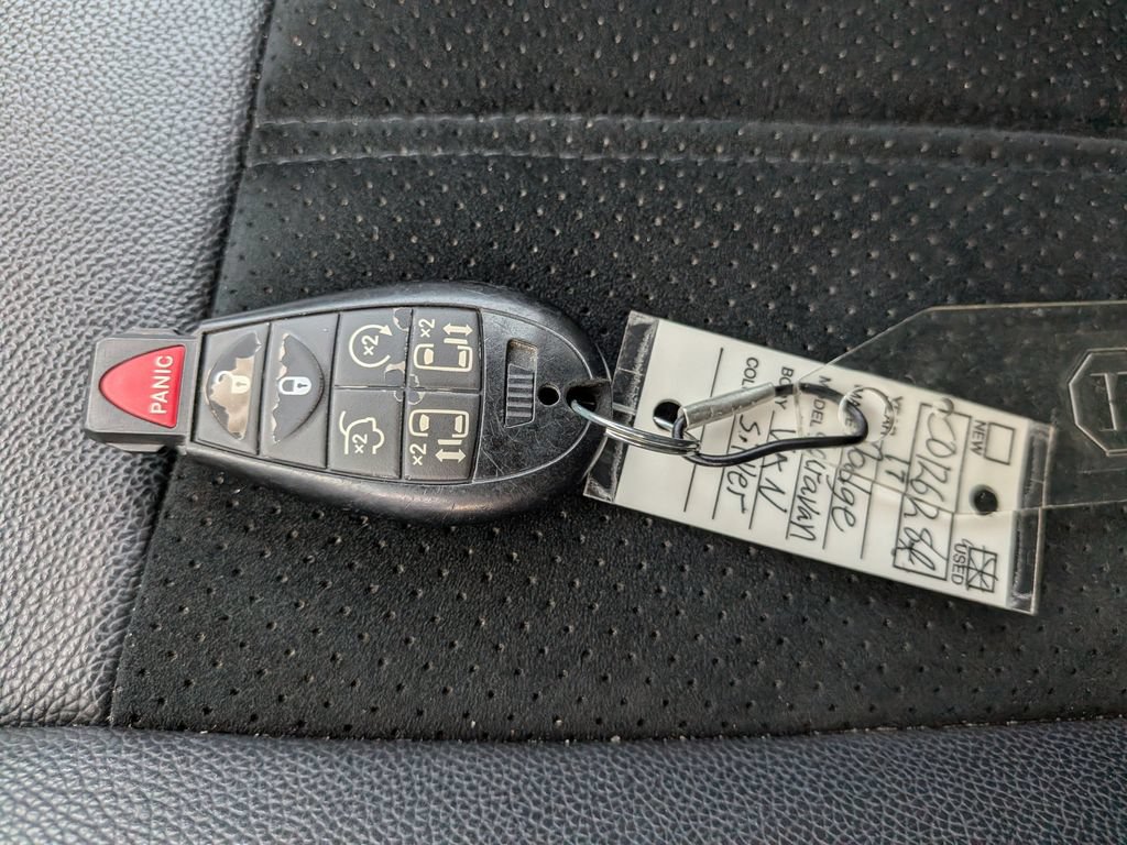 Used 2017 Dodge Grand Caravan SXT w/ Driver Convenience Group FWD image 27