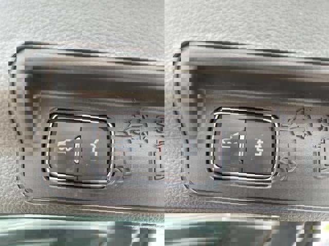 Used 2023 Ford Explorer Limited image 21