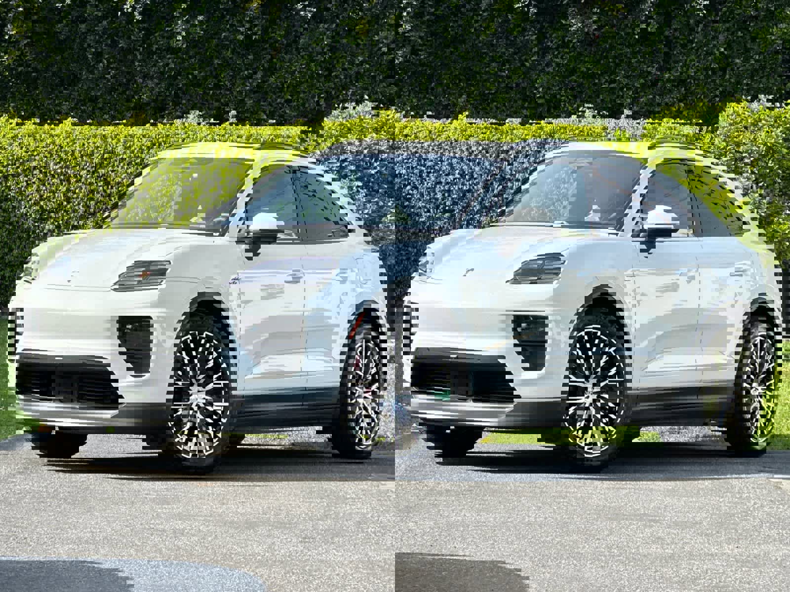 New 2025 Porsche Macan 4 Electric image 1