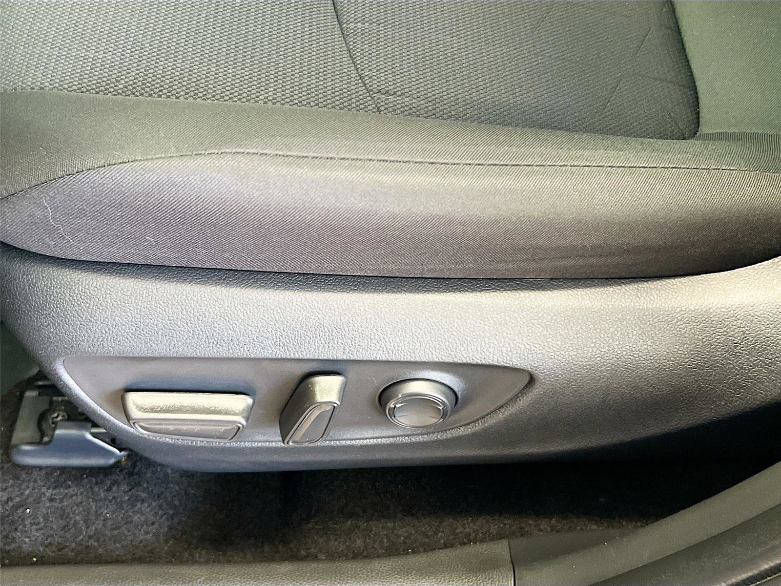 Used 2025 Toyota RAV4 XLE image 19