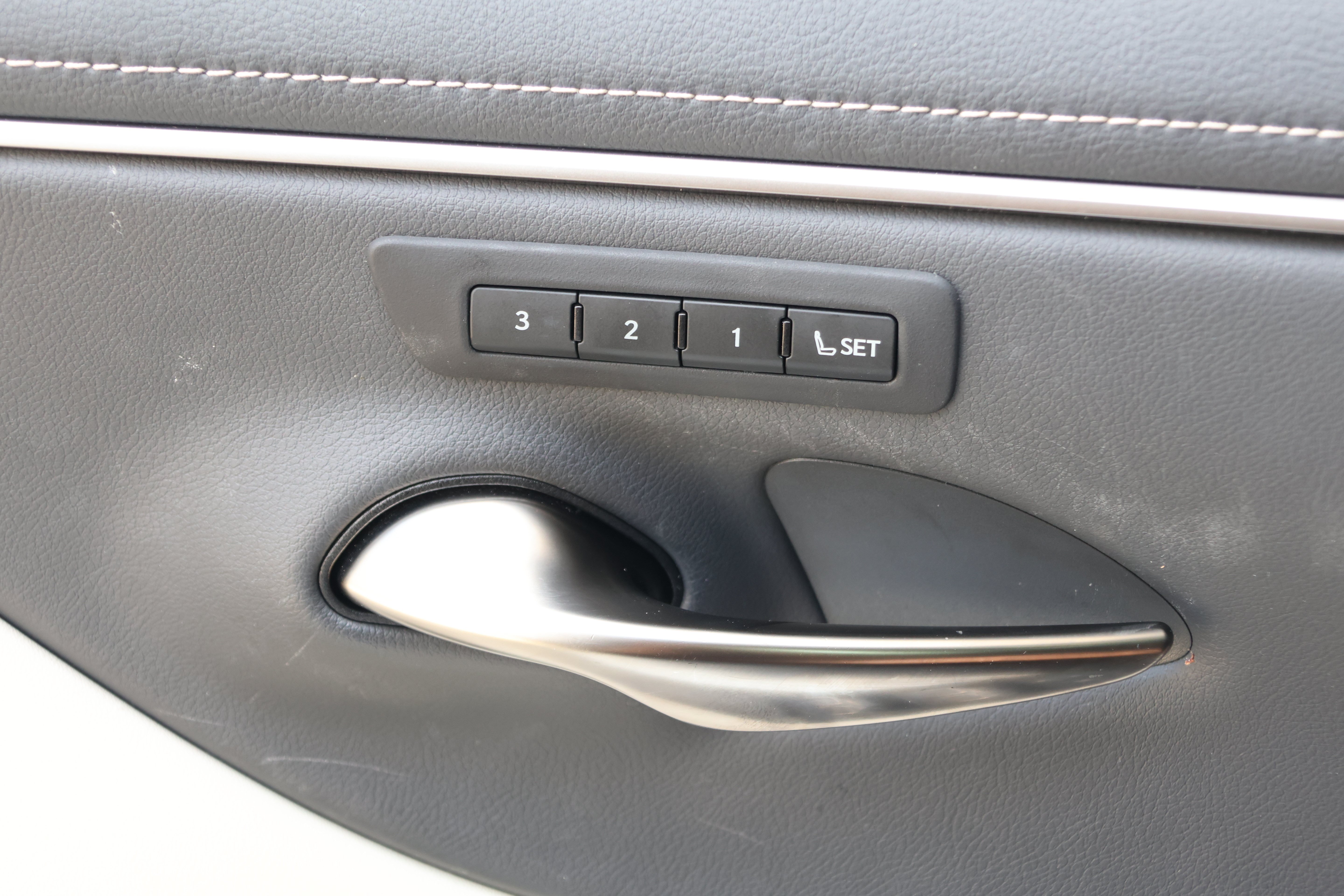 Used 2024 Lexus ES 350 w/ Premium Package FWD image 13