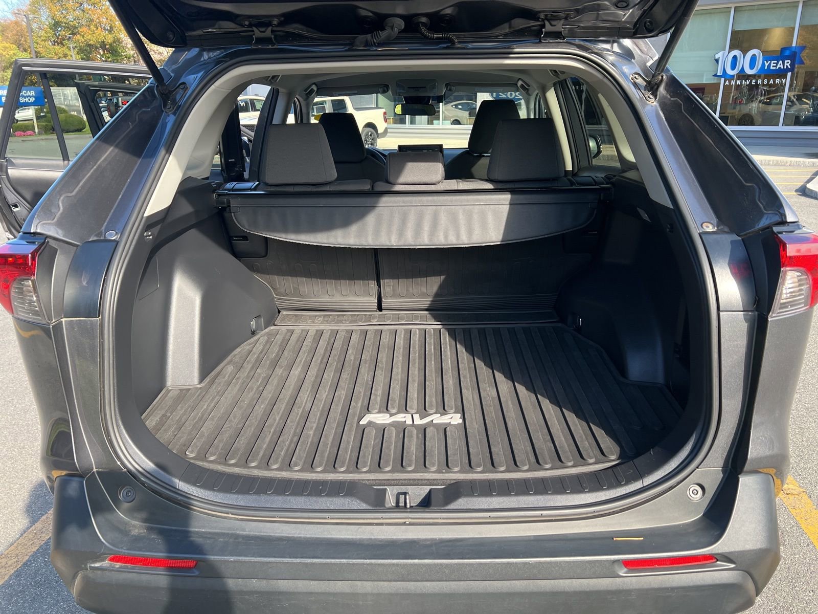 Used 2021 Toyota RAV4 XLE w/ XLE Grade Weather Package image 10