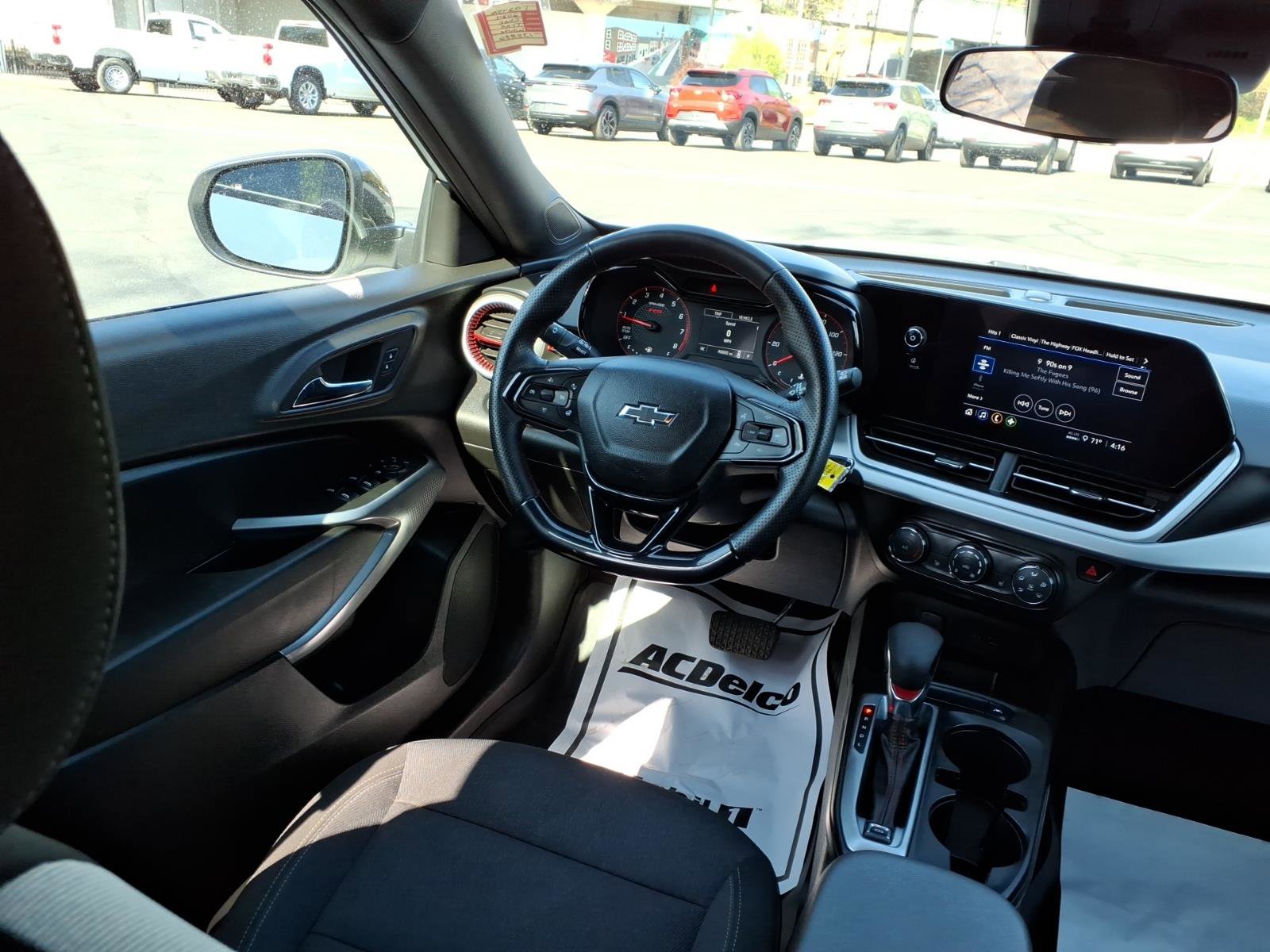 Used 2024 Chevrolet Trax RS w/ Driver Confidence Package FWD image 14