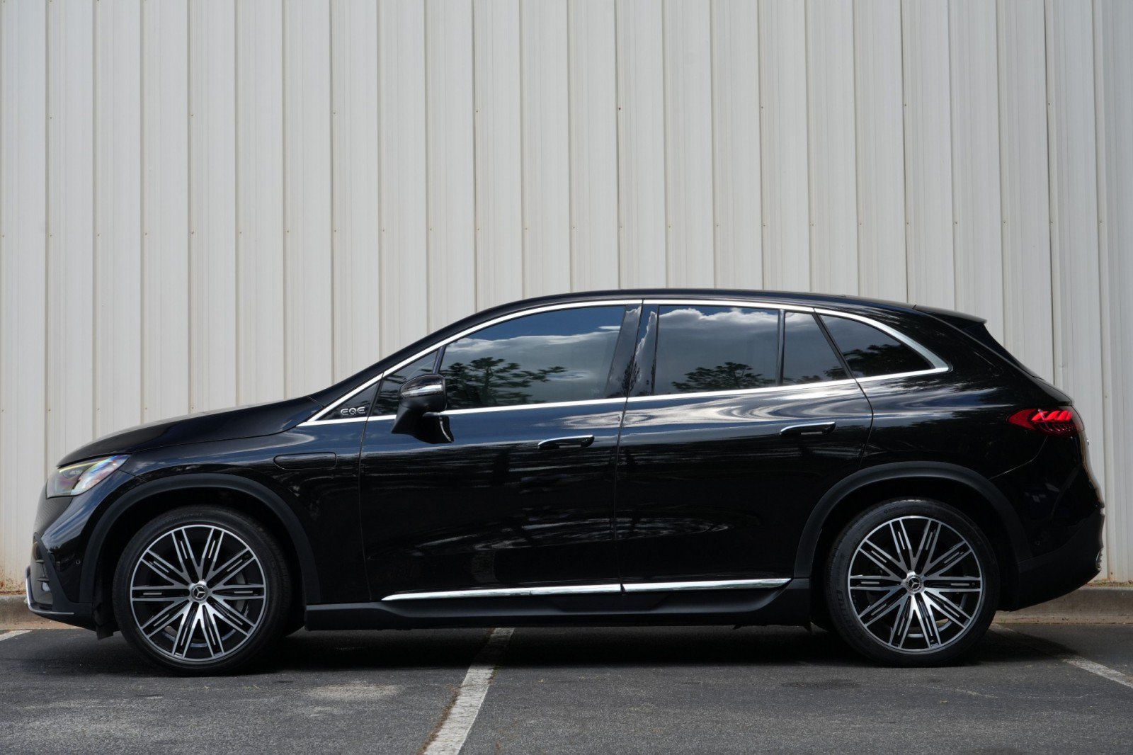 Used 2023 Mercedes-Benz EQE 500 4MATIC SUV image 8