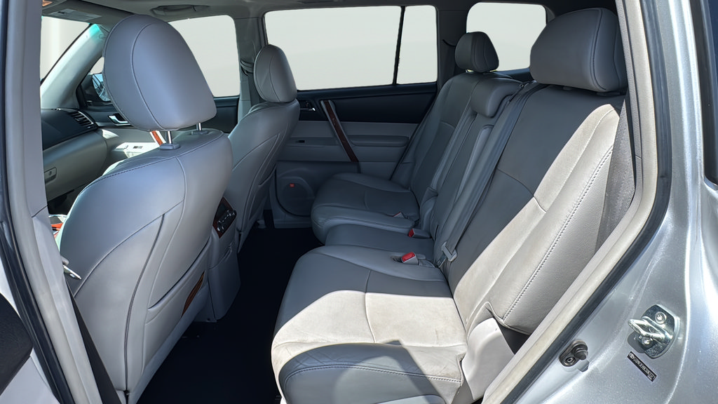 Used 2012 Toyota Highlander Limited w/ Tow Pkg FWD image 32
