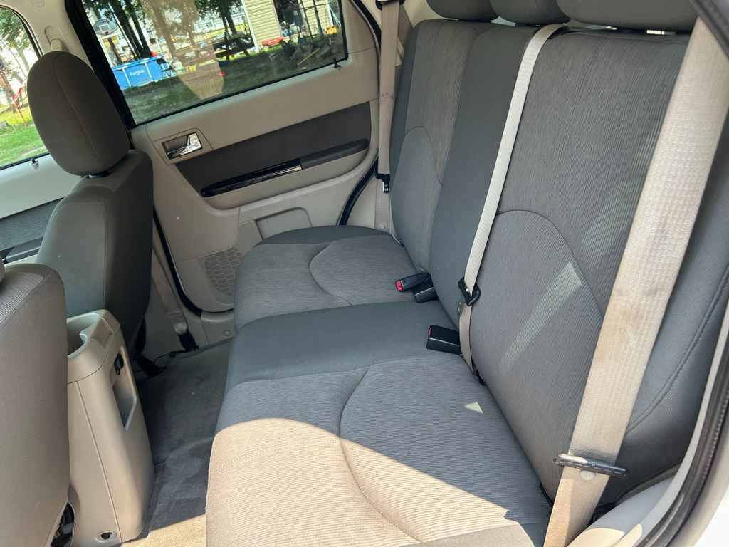 Used 2010 MAZDA Tribute i Sport FWD image 11