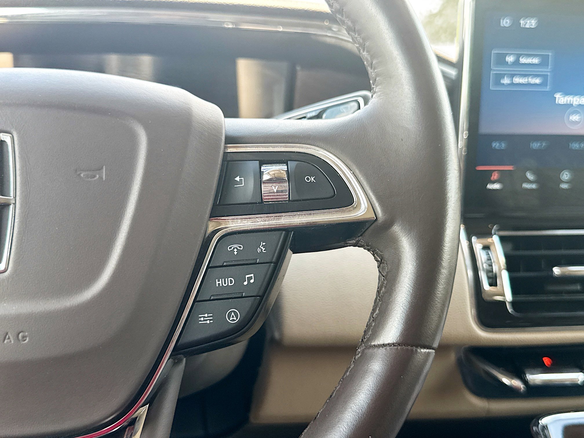 Used 2023 Lincoln Navigator L Reserve AWD/4WD image 39