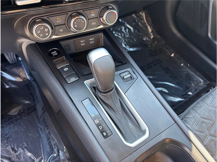 Used 2025 Nissan Kicks SV image 31