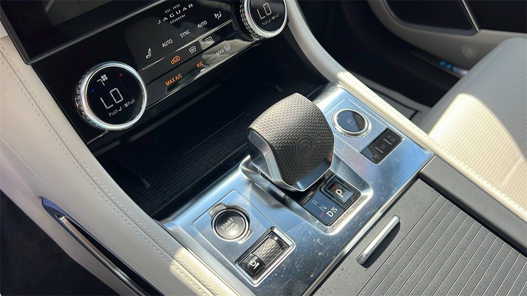 Used 2023 Jaguar F-PACE SVR image 29