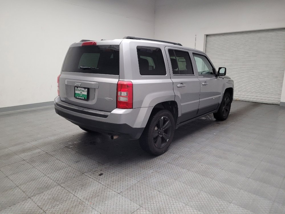 Used 2017 Jeep Patriot Latitude FWD image 9