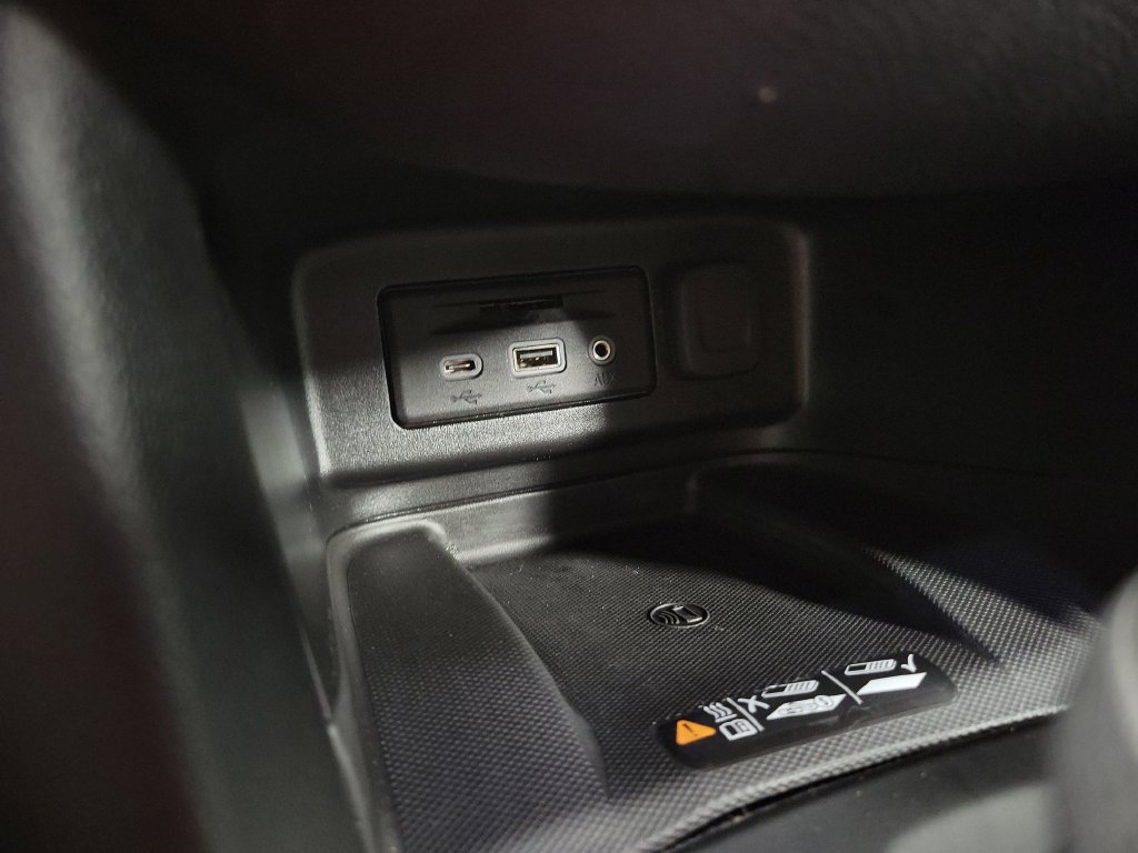 Used 2020 Chevrolet Equinox Premier FWD image 19