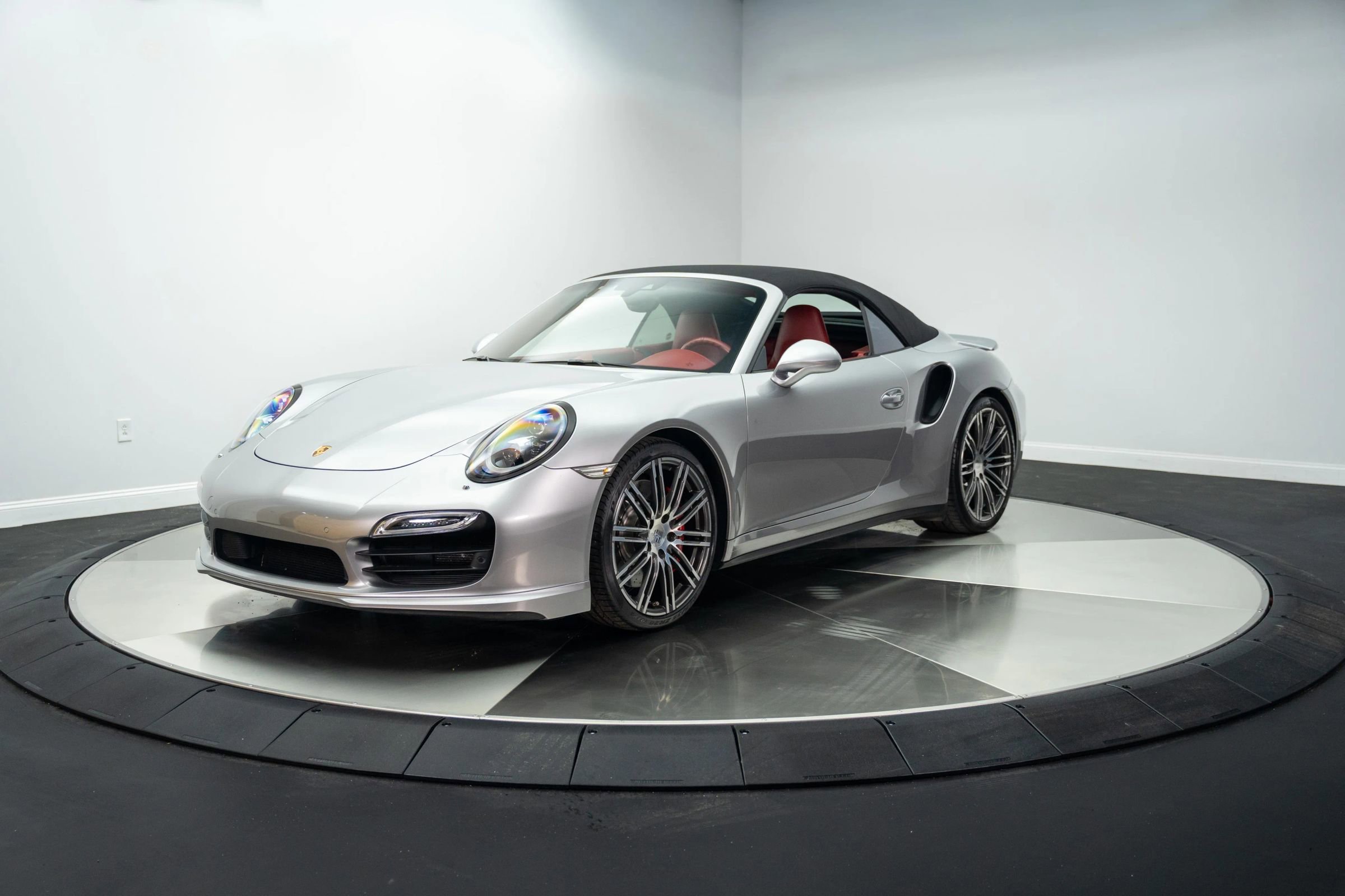 Used 2015 Porsche 911 Turbo image 6