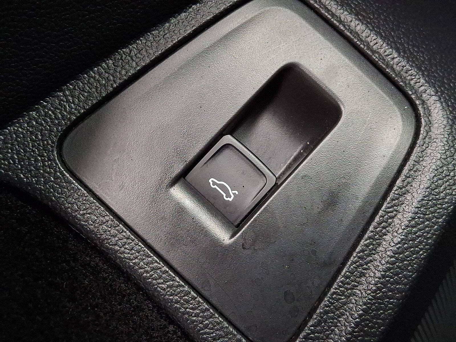 Used 2022 Volkswagen Tiguan SE R-Line image 28