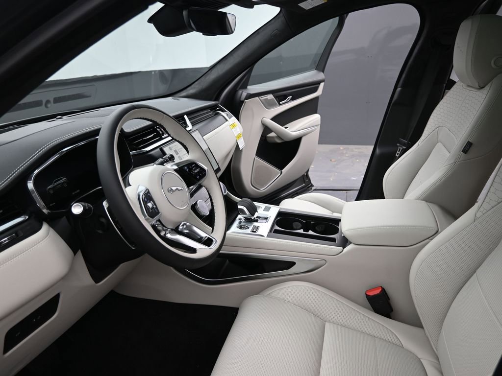 Used 2026 Jaguar F-PACE R-Dynamic S image 21