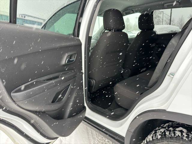 Used 2022 Chevrolet Trax LS w/ Tint and Cruise Package image 15