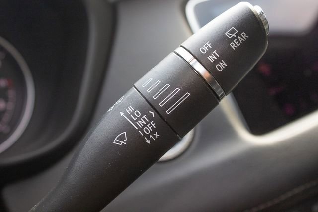 Used 2023 Cadillac XT4 Luxury w/ Cold Weather Package image 27