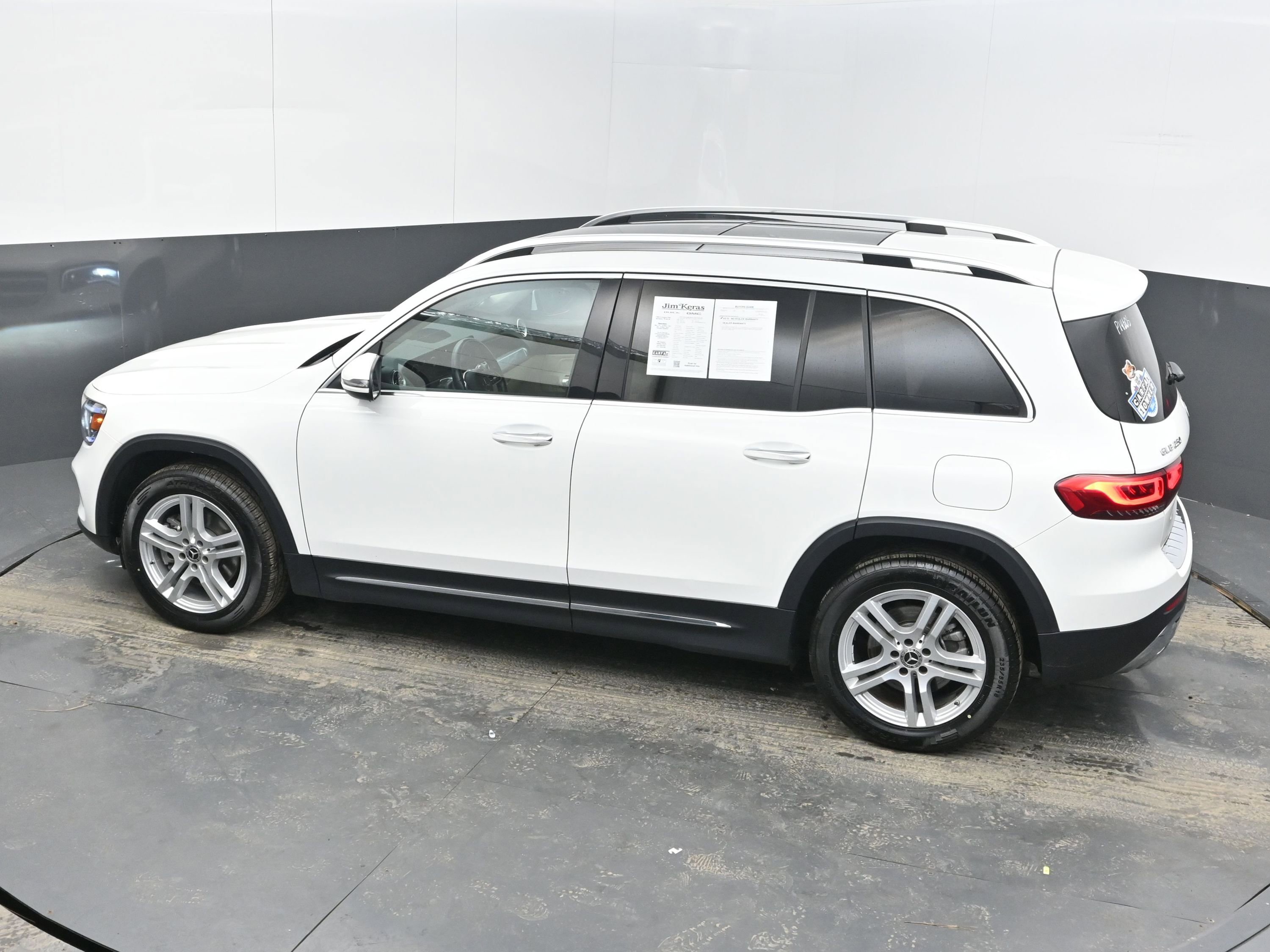 Used 2023 Mercedes-Benz GLB 250 4MATIC w/ Premium Package image 35