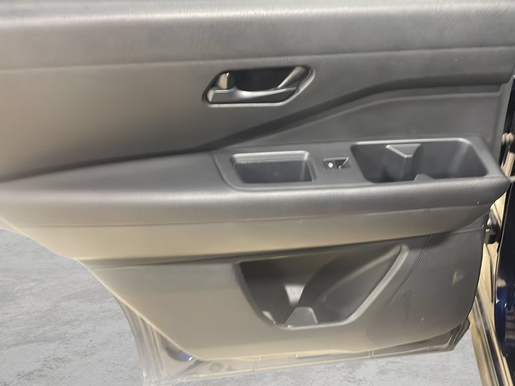 Used 2025 Nissan Pathfinder SV AWD/4WD image 15