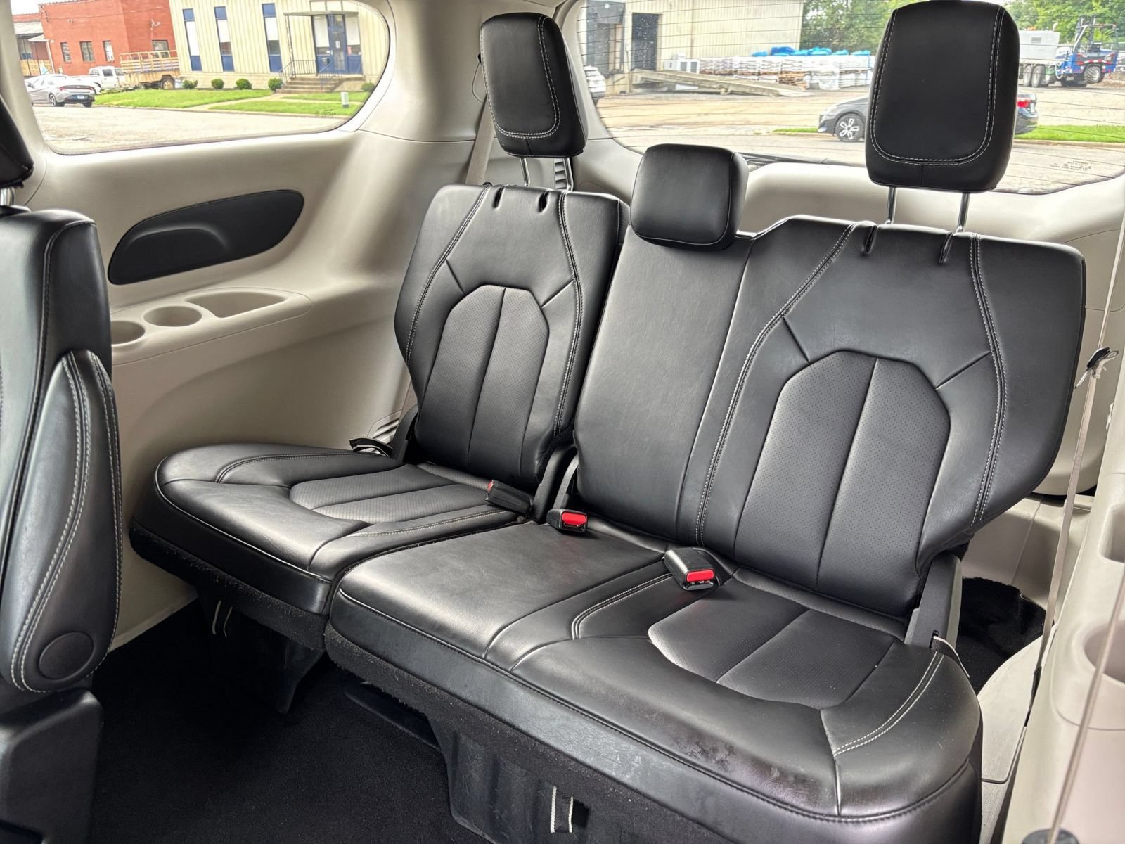 Used 2024 Chrysler Pacifica Touring-L FWD image 32