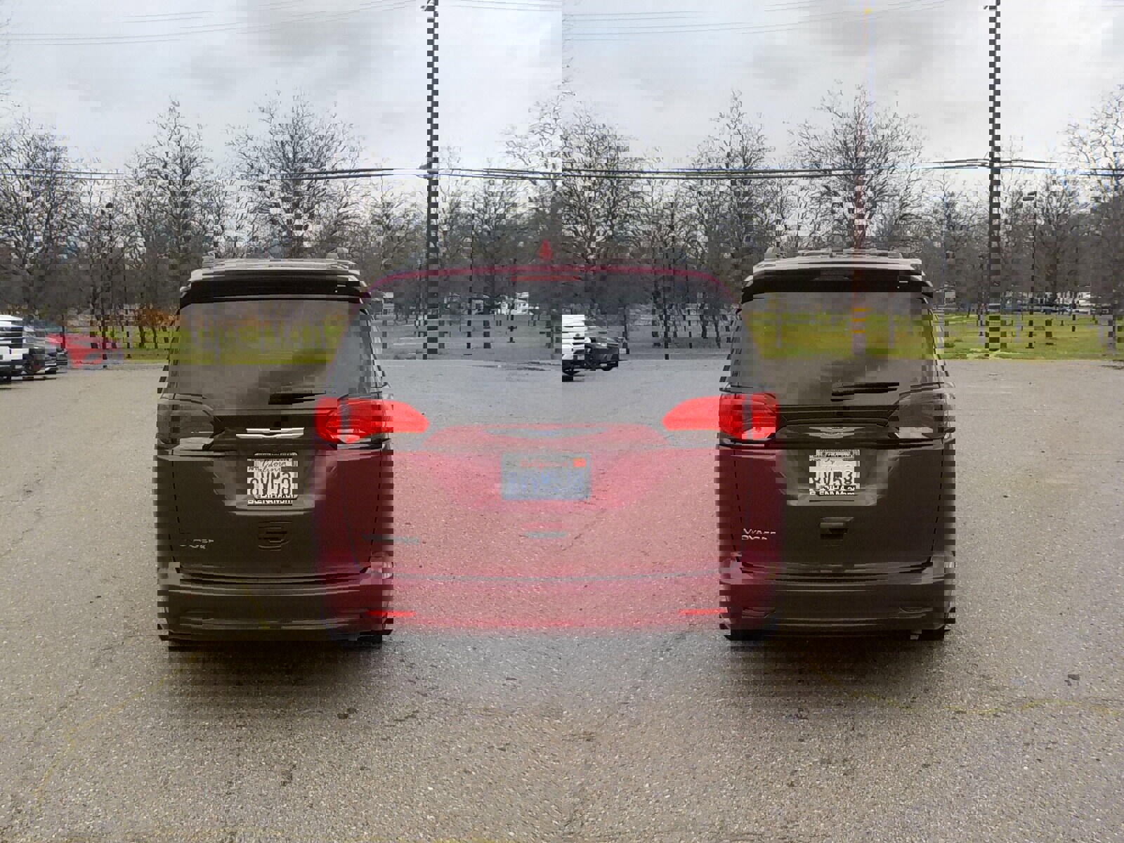 Used 2020 Chrysler Voyager LX image 8