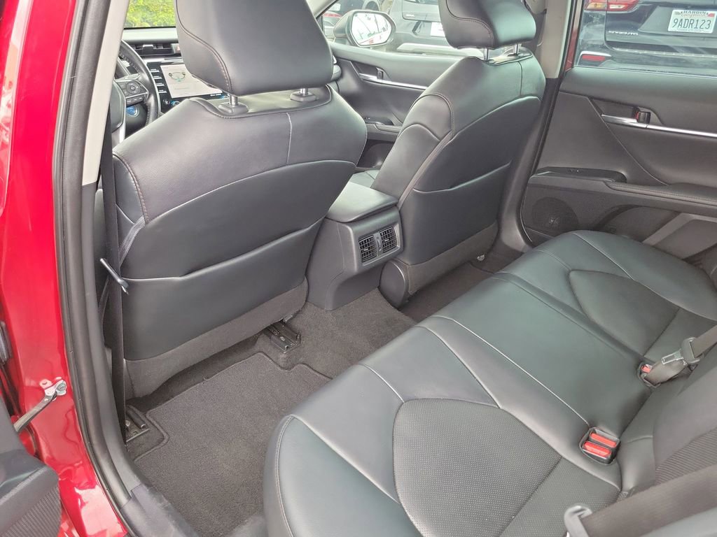 Used 2020 Toyota Camry XLE image 13
