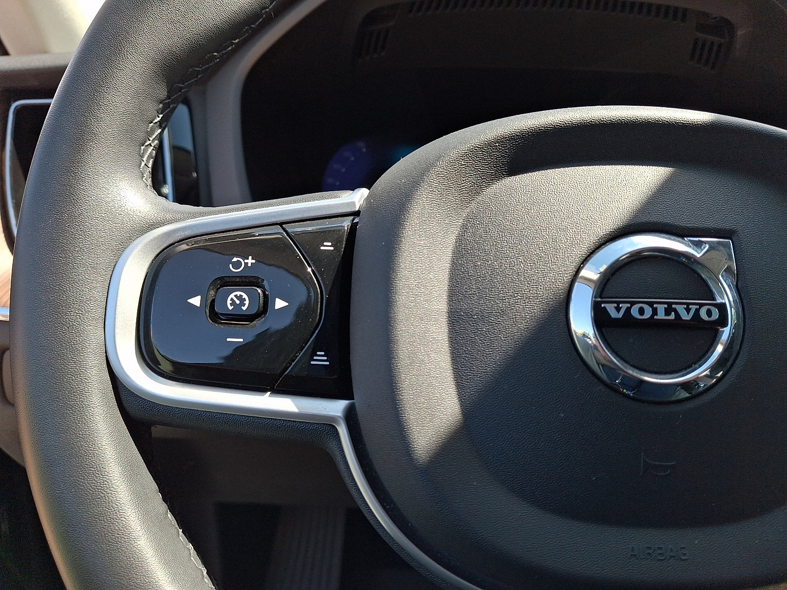 Certified 2023 Volvo XC60 B5 Plus w/ Climate Package AWD/4WD image 23
