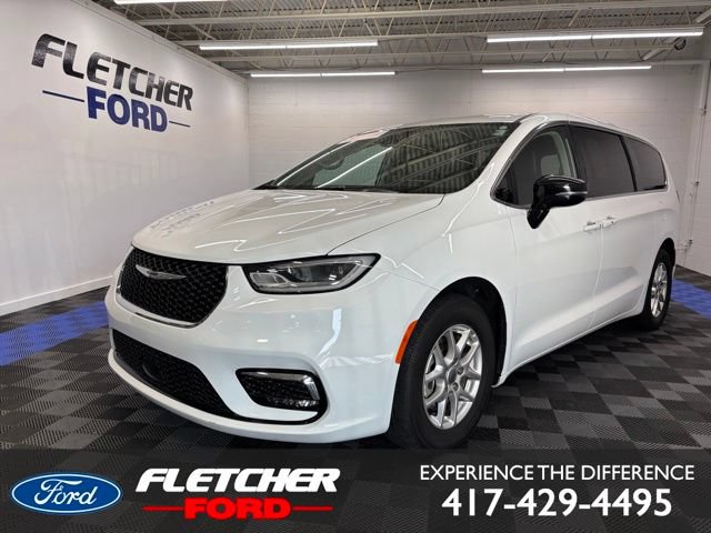Used 2024 Chrysler Pacifica Touring-L