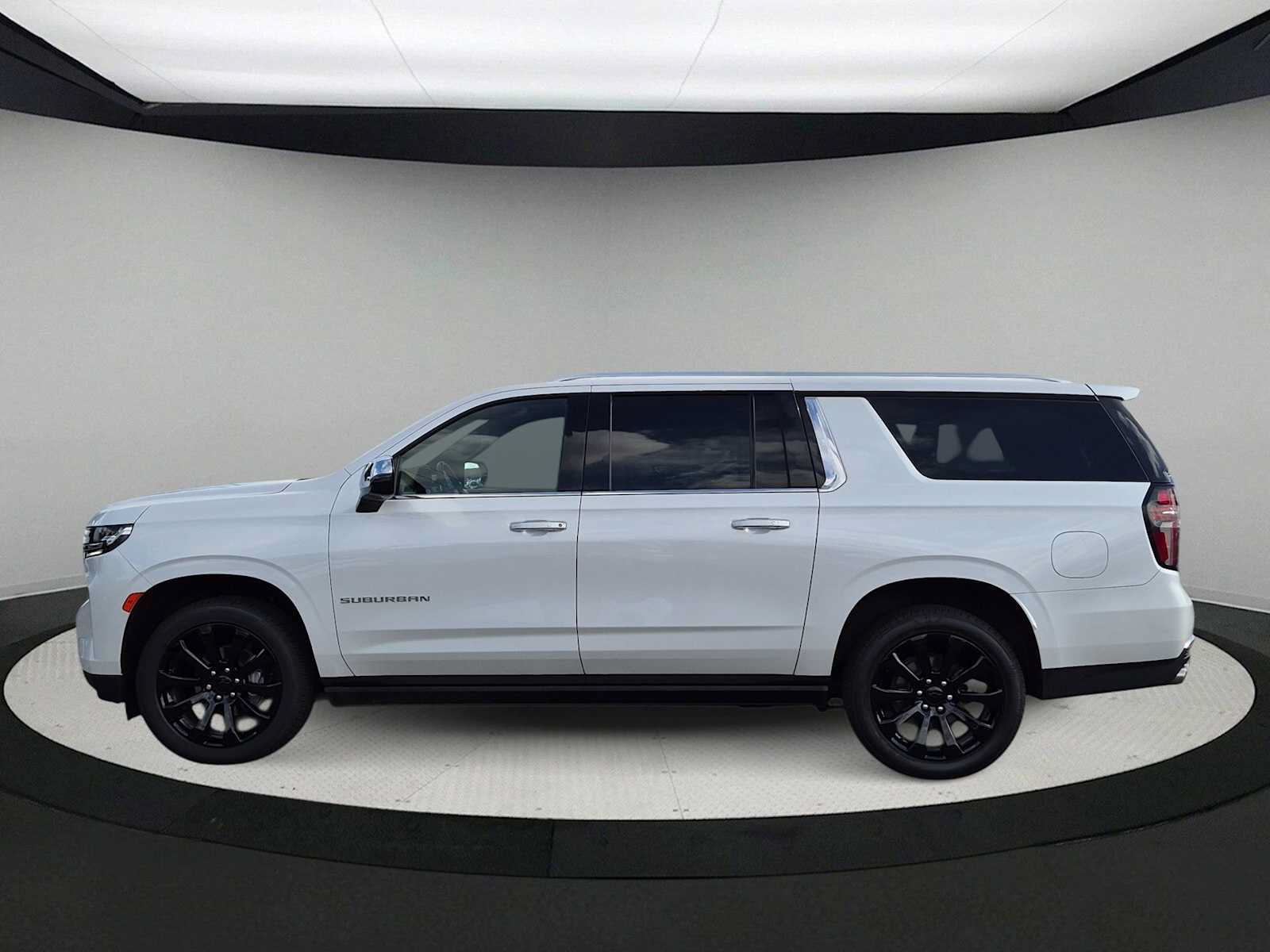 Used 2023 Chevrolet Suburban Premier w/ Max Trailering Package AWD/4WD image 5