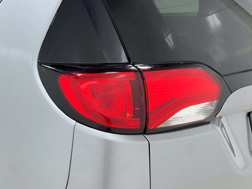 Used 2018 Chrysler Pacifica Touring-L FWD image 36