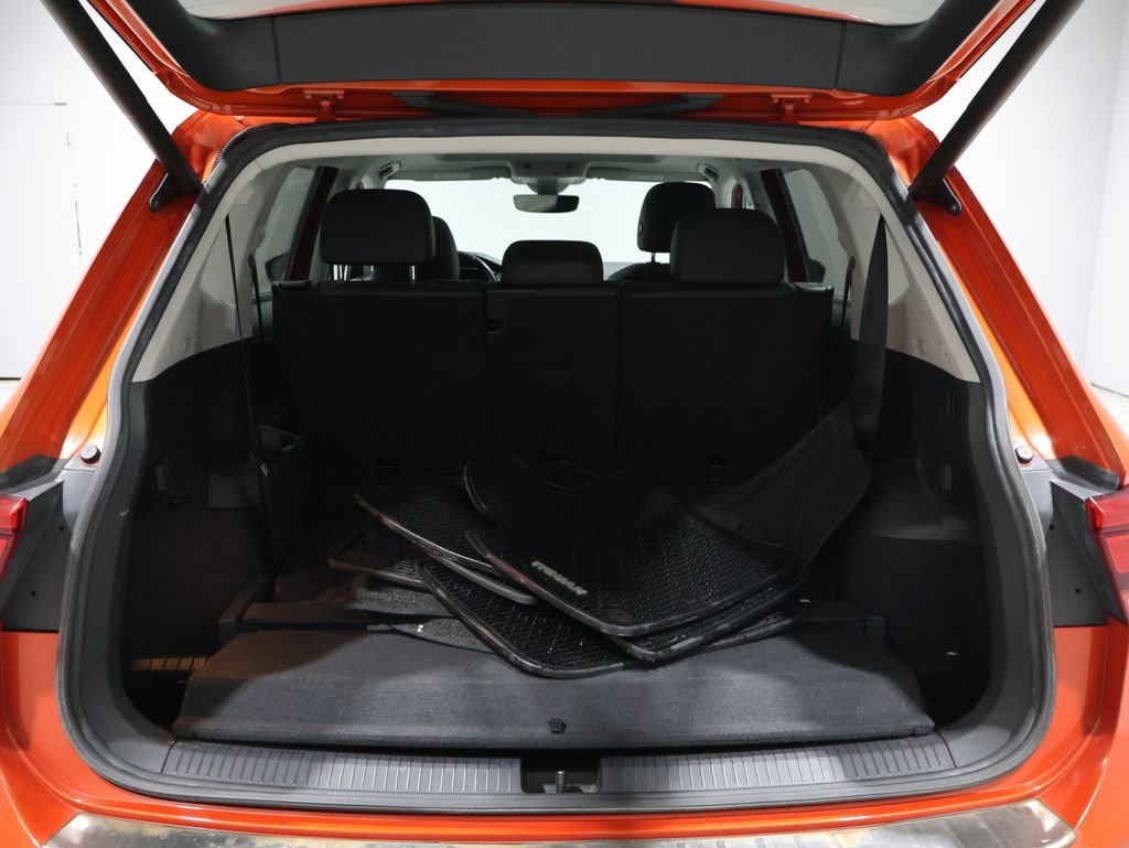 Used 2018 Volkswagen Tiguan SEL Premium w/ 3rd Row Seat Package image 5