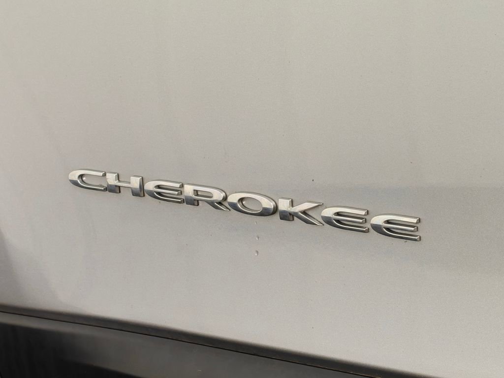 Used 2017 Jeep Cherokee Latitude w/ Cold Weather Group FWD image 45