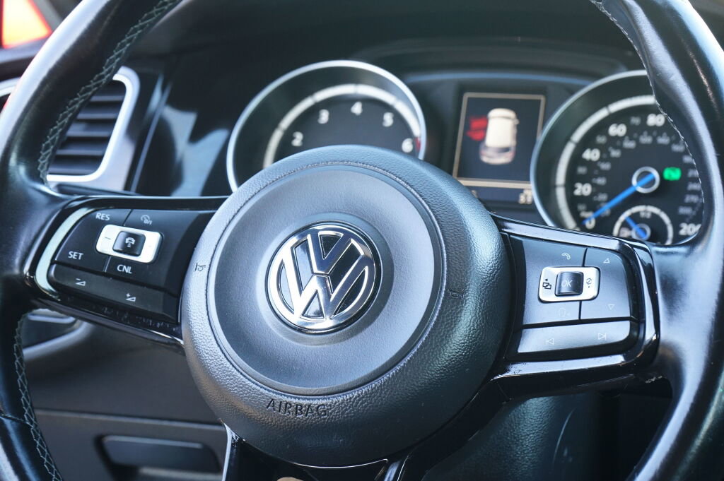 Used 2016 Volkswagen Golf R 4-Door image 18