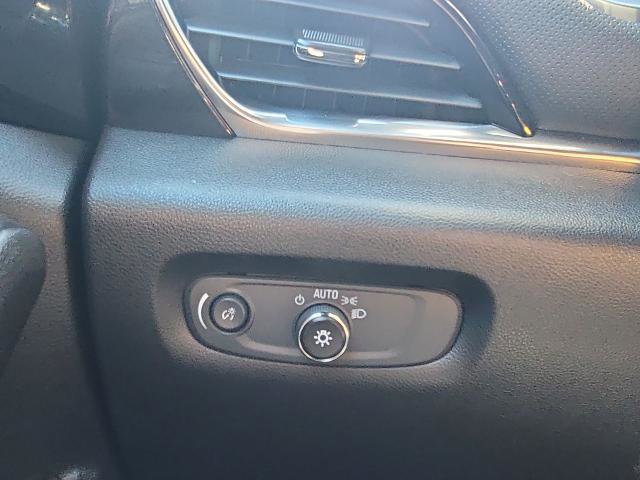 Used 2023 Chevrolet Traverse RS image 17