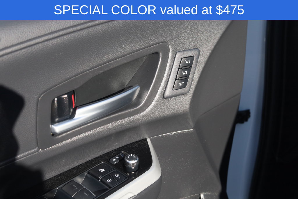 Used 2025 Toyota Sienna Platinum AWD/4WD image 5