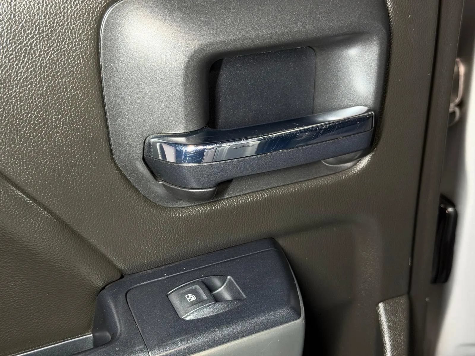 Used 2018 Chevrolet Silverado 1500 LT RWD image 14