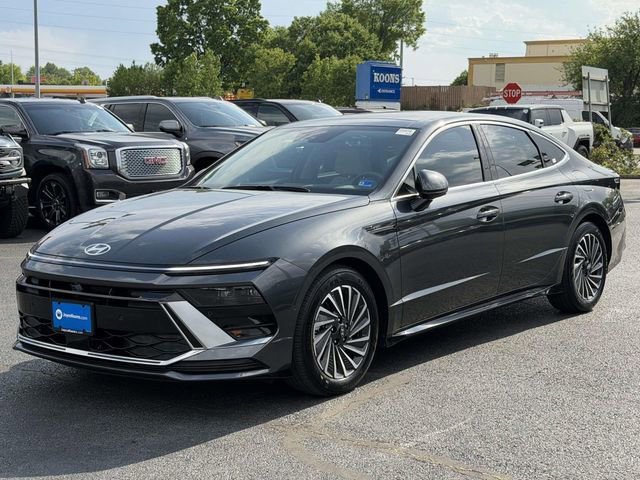 Used 2025 Hyundai Sonata Limited FWD image 4