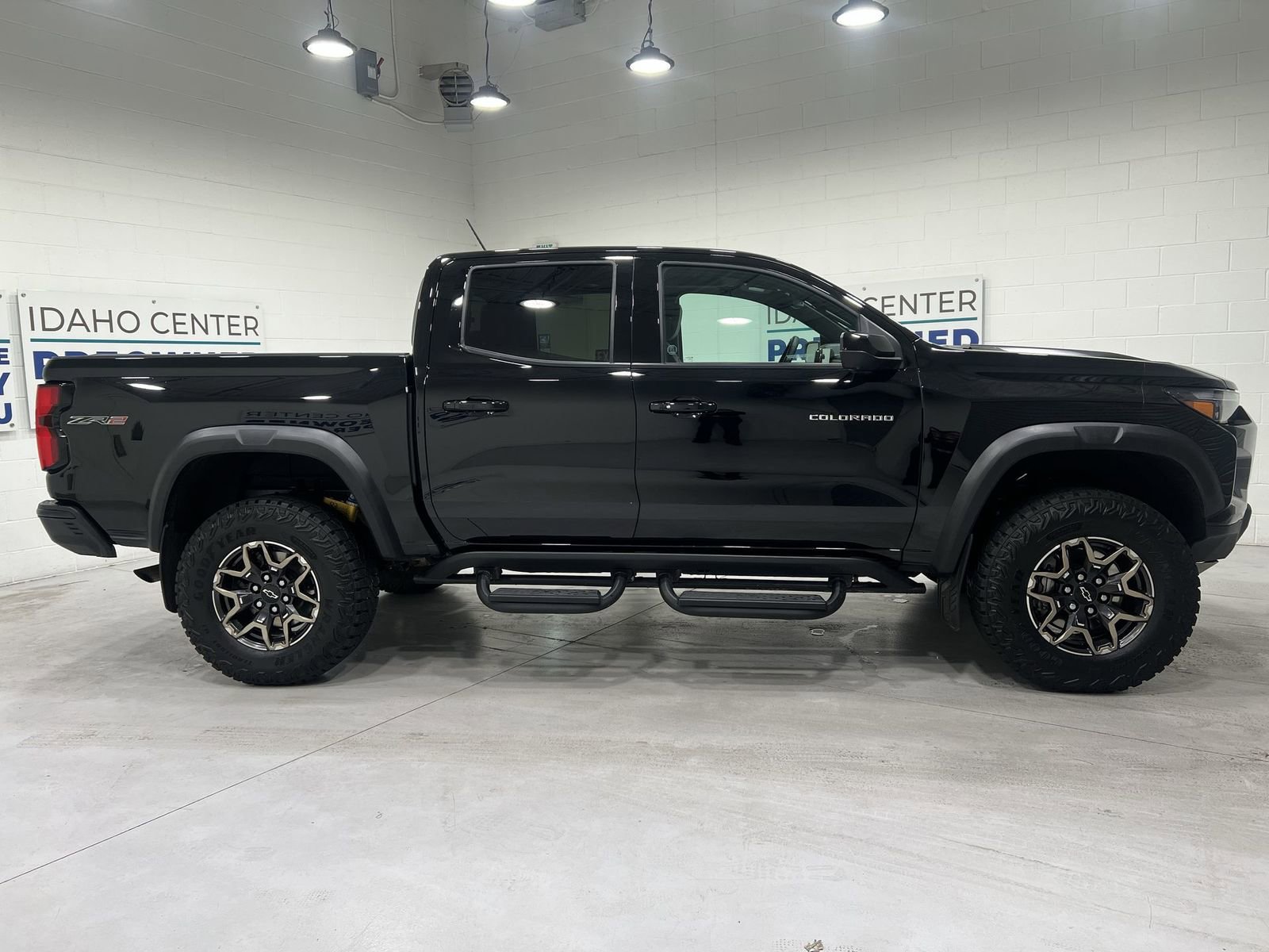 Used 2024 Chevrolet Colorado ZR2 w/ ZR2 Convenience Package III image 9