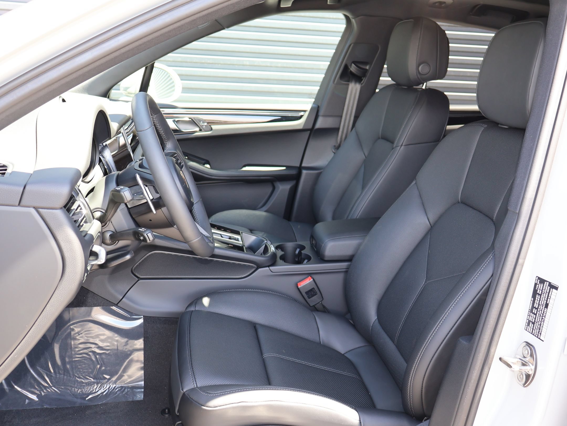 New 2026 Porsche Macan AWD/4WD image 5