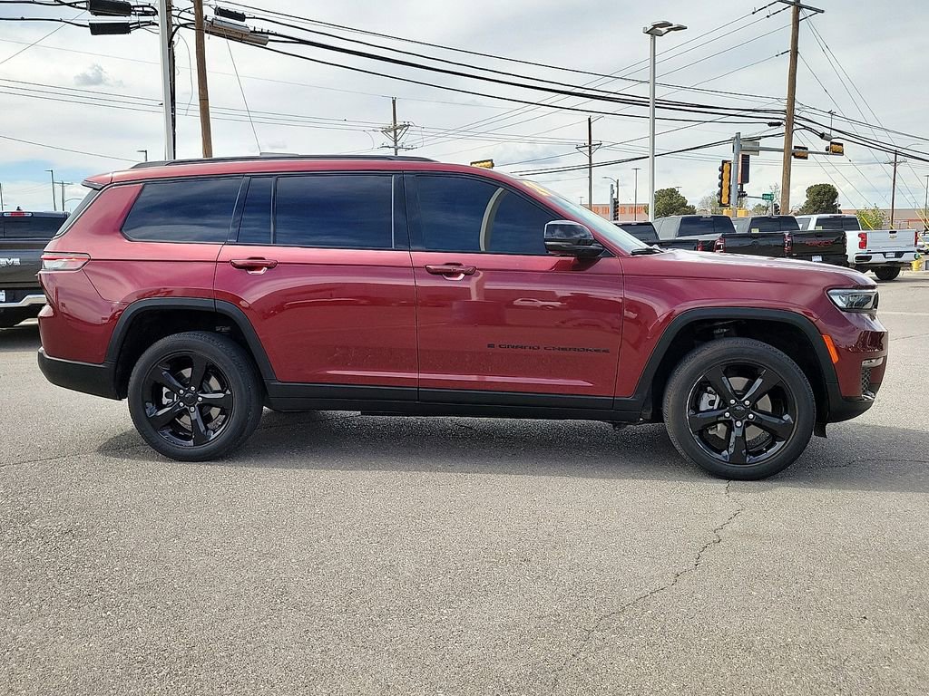 Used 2024 Jeep Grand Cherokee L Limited w/ Black Appearance Package AWD/4WD image 12