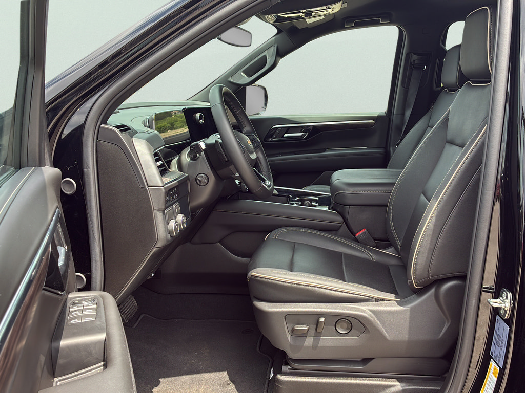 Used 2026 Chevrolet Suburban Premier RWD image 22