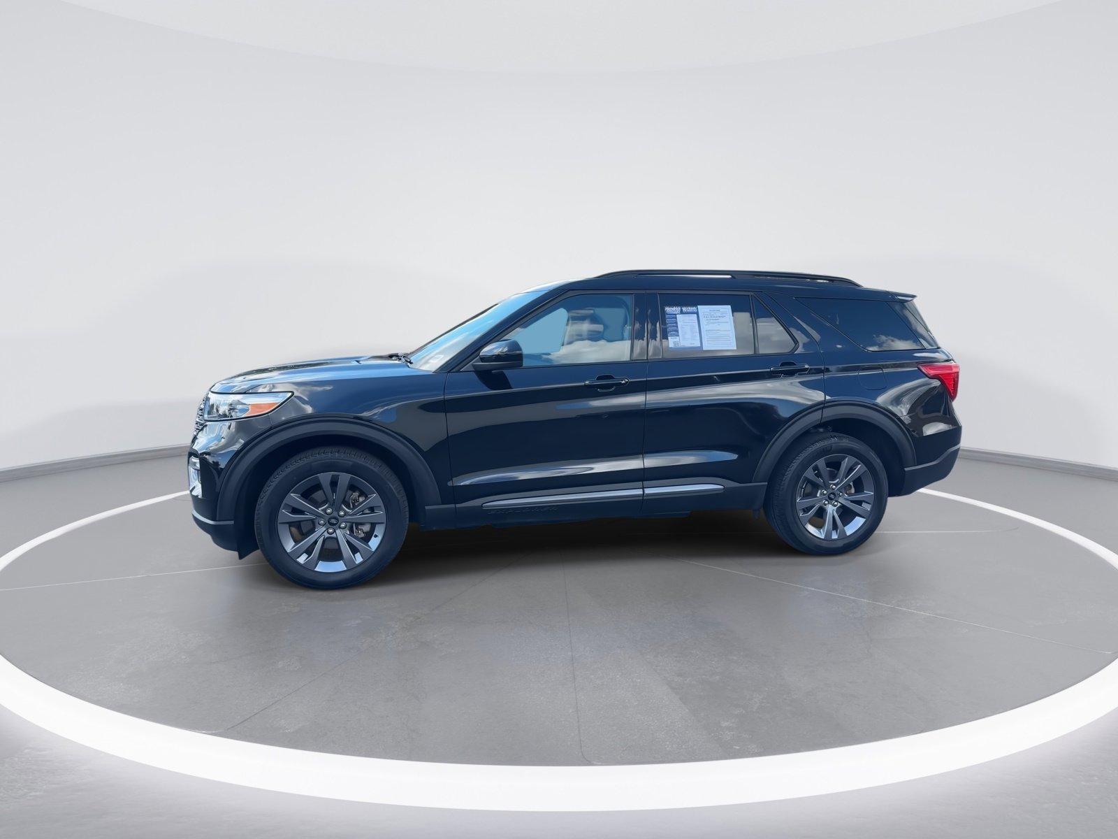 Used 2023 Ford Explorer XLT w/ Equipment Group 202A AWD/4WD image 6