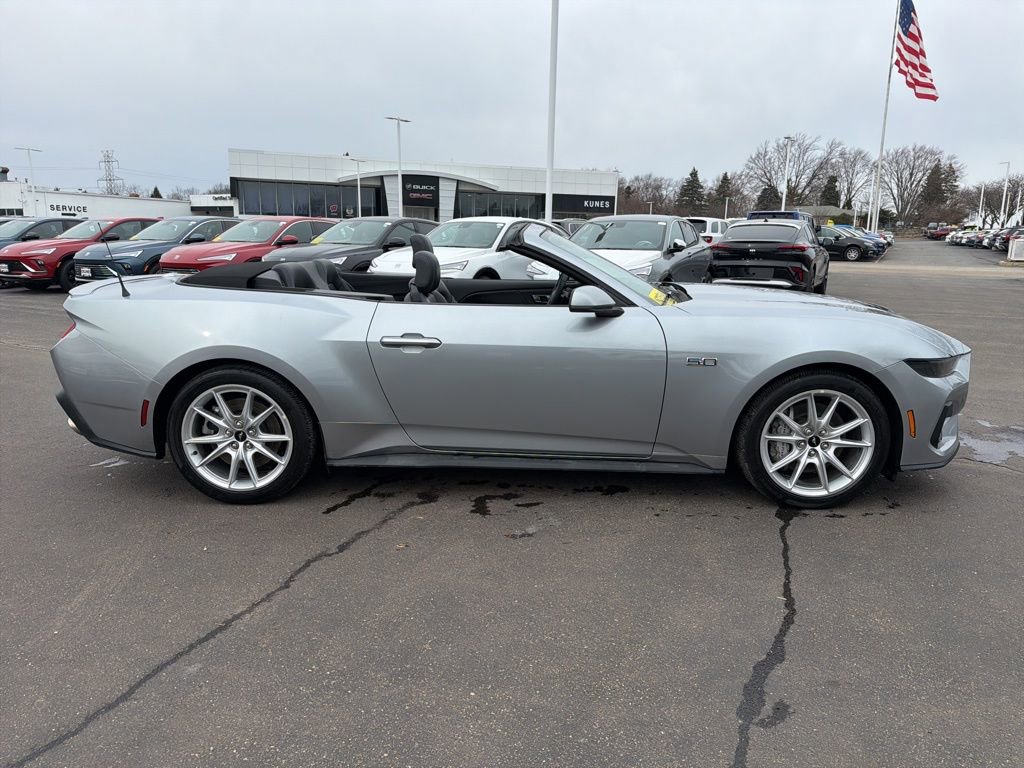 Used 2025 Ford Mustang GT Premium RWD image 2