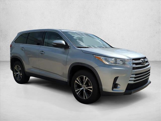 Used 2019 Toyota Highlander LE FWD image 3