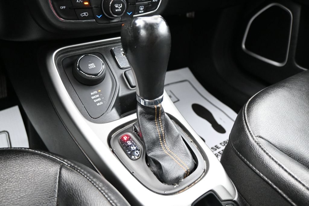 Used 2019 Jeep Compass Latitude w/ Cold Weather Group AWD/4WD image 20