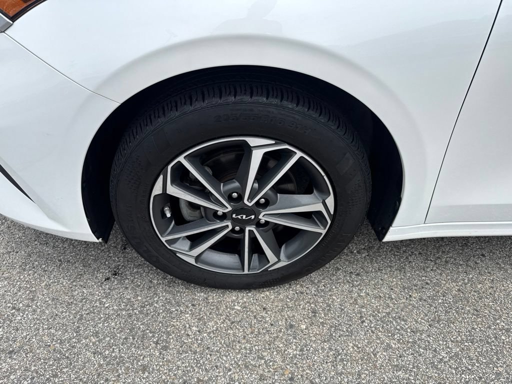 Used 2023 Kia Forte LXS w/ LXS Technology Package FWD image 9