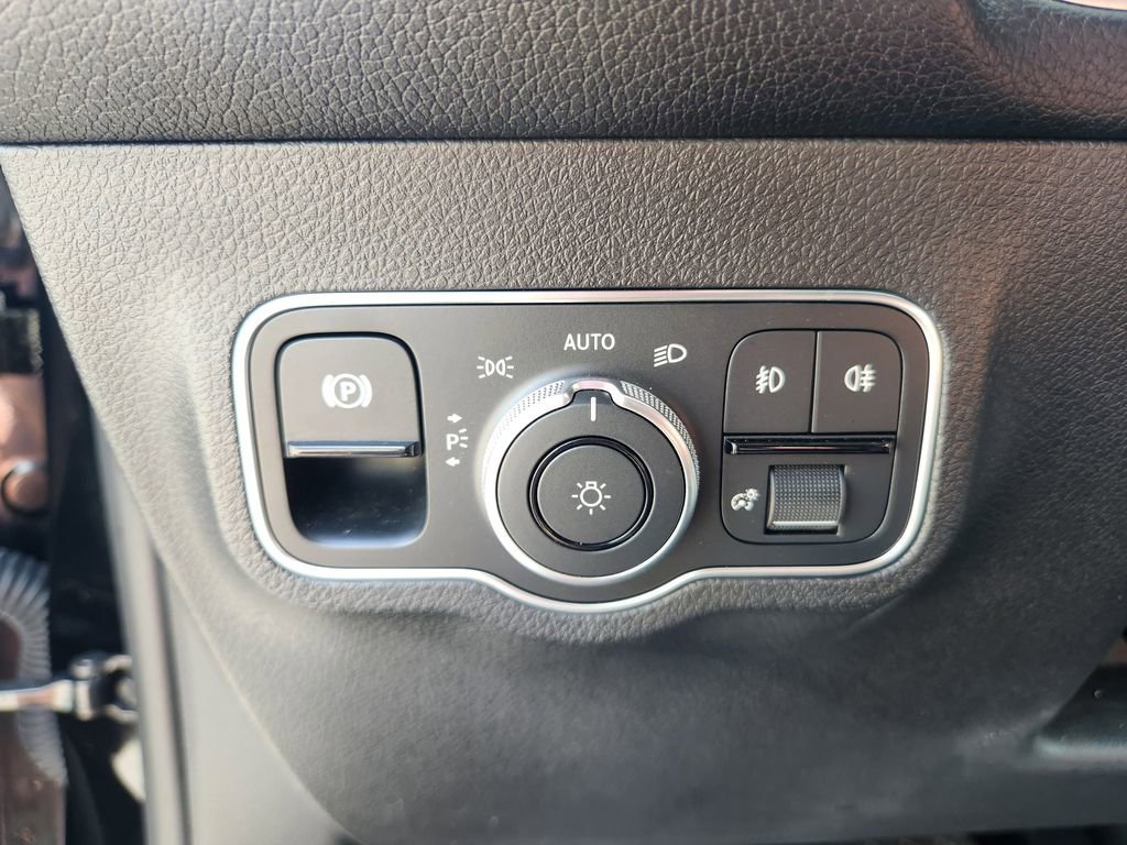 Used 2024 Mercedes-Benz GLB 250 image 16